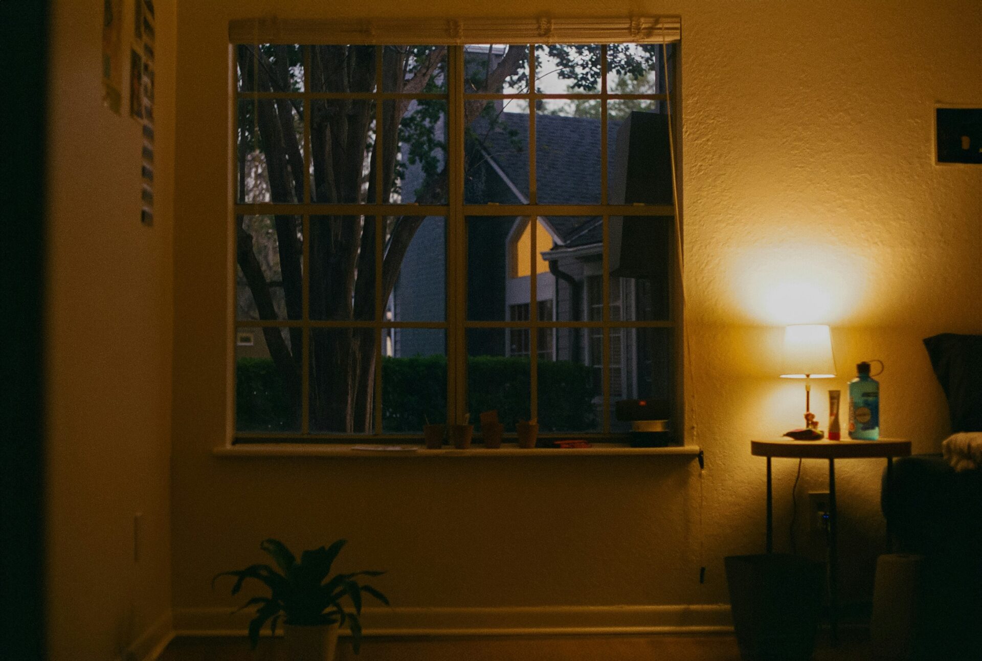 アンティークな窓の画像